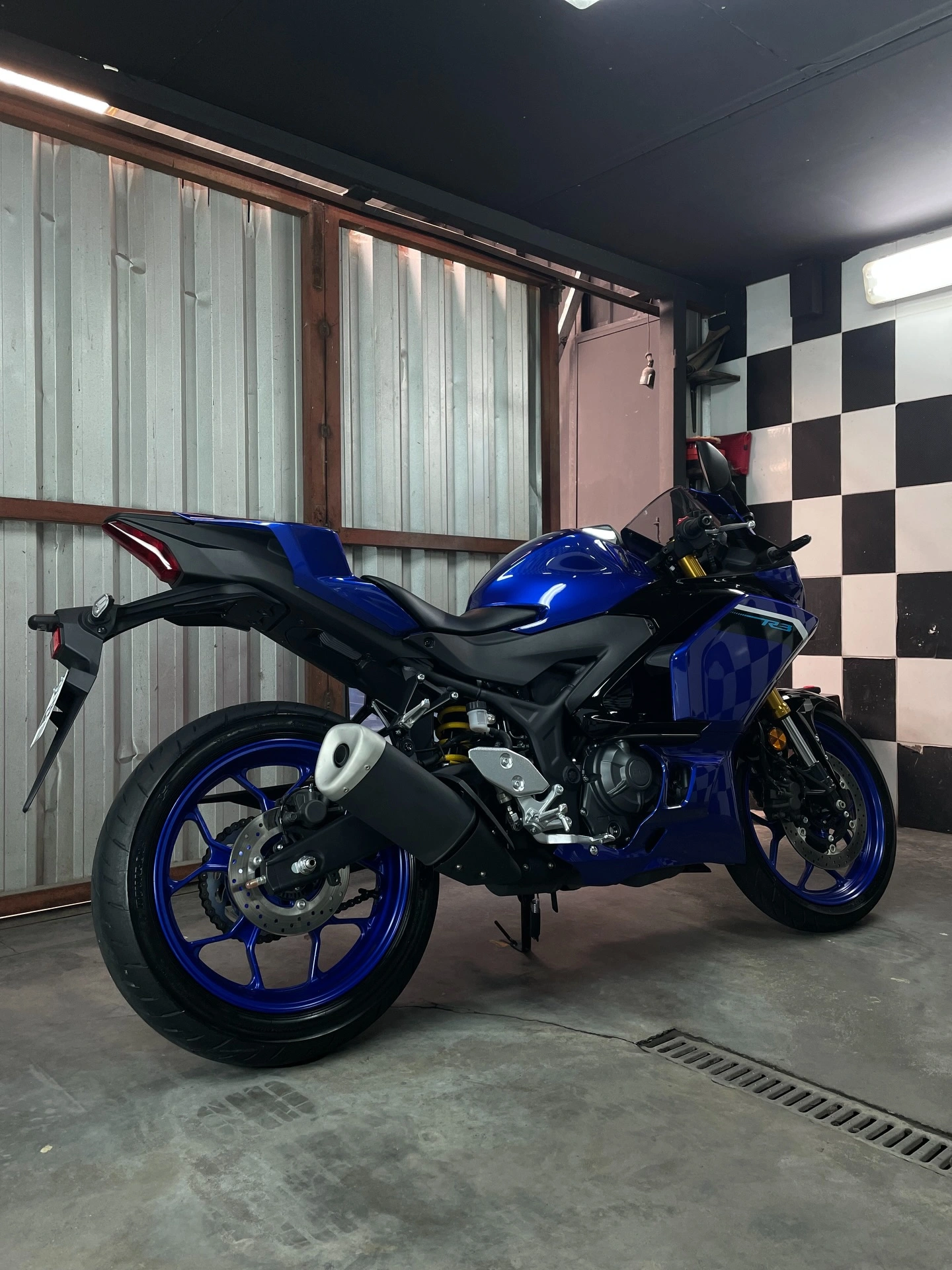 YAMAHA R3